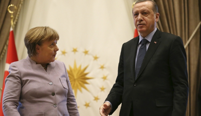 Erdoğan ve Merkel Hemfikir...